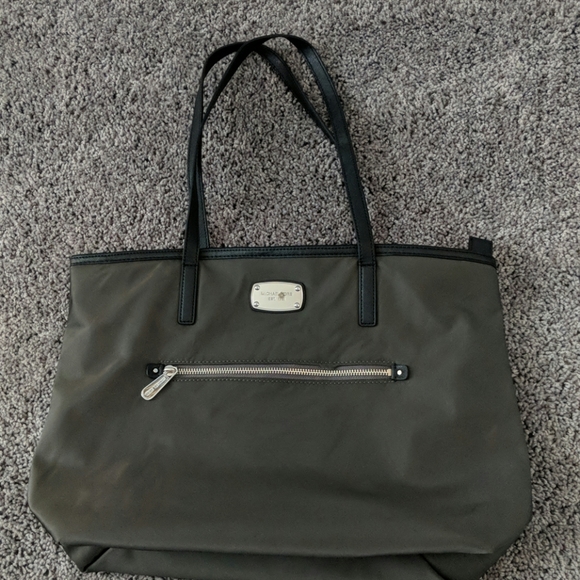 Michael Kors tote - Picture 1 of 4